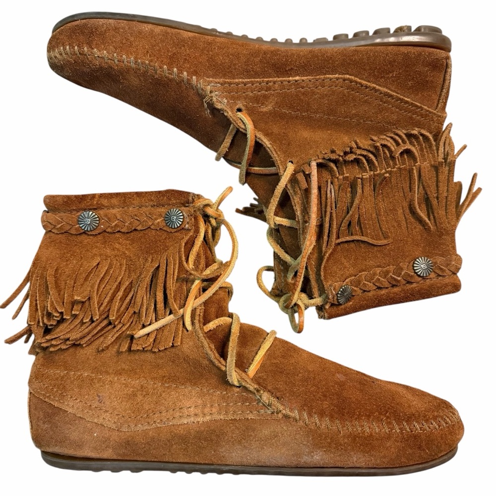 Minnetonka Fringed Suede Moccasin Boots -‎ Tan size 7